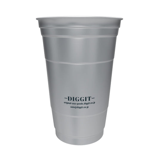 Top Cup 20oz・50607 支給水平DIGGITロゴの3D参考モデル。直径97.46mm×高さ144.32mmは既存モデルのBall2023年仕様に基づく暫定寸法で、現行品との一致は未確認です。両側の通常印刷範囲内にDIGGITロゴ・WEB・メールを配置(連絡先8pt、URL一行)。本体・縁・リブ・底部・色味・質感は参考用の推定形状を保持。両面配置は参考デザインで、注文時の印刷位置・仕様を保証するものではありません。